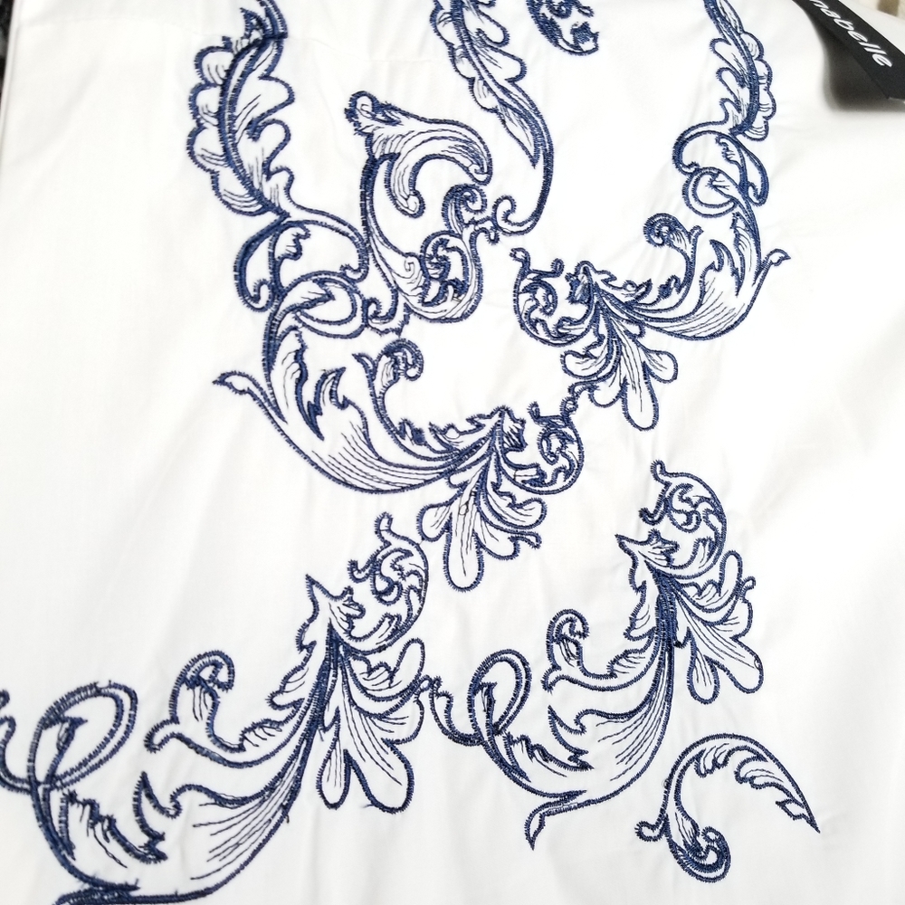 Chic Cotton Embroidered Dress - Picture 6 of 6